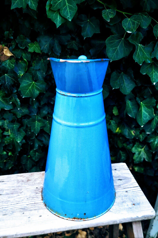 Enamelled water broc