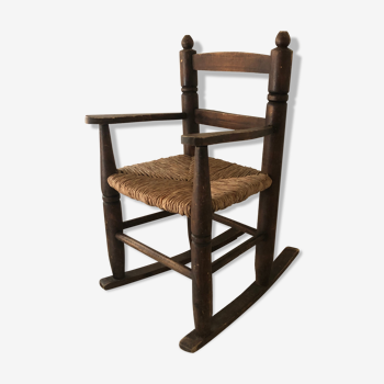 Ancien fauteuil à bascule pour enfant