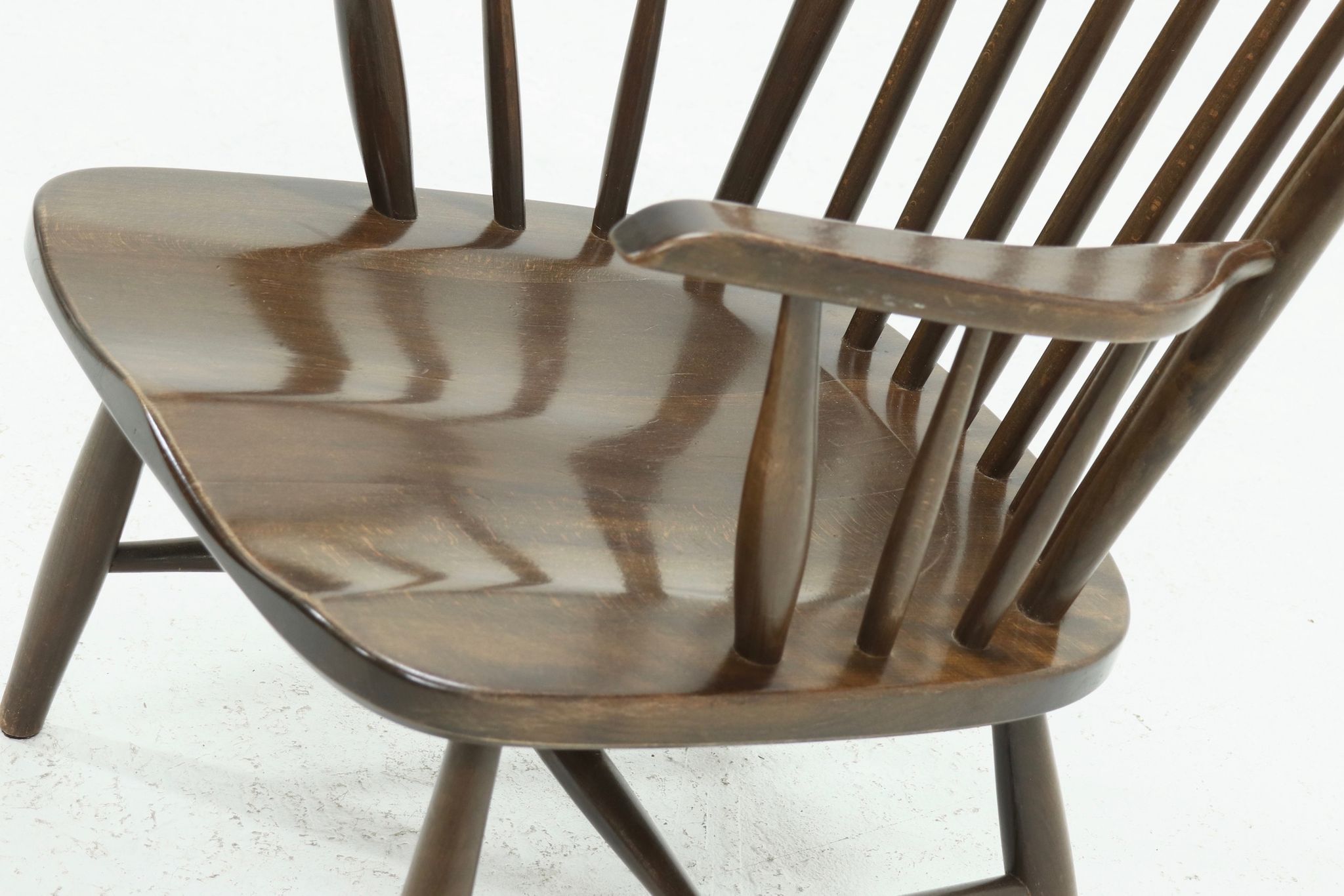 Fauteuil scandinave à dossier fuseau années 1960