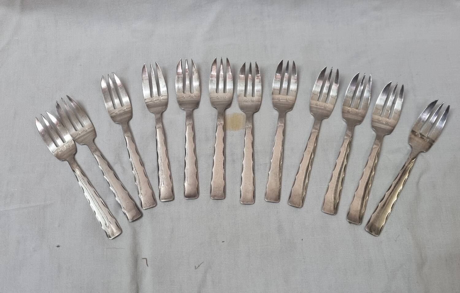 12 cake forks from 1970