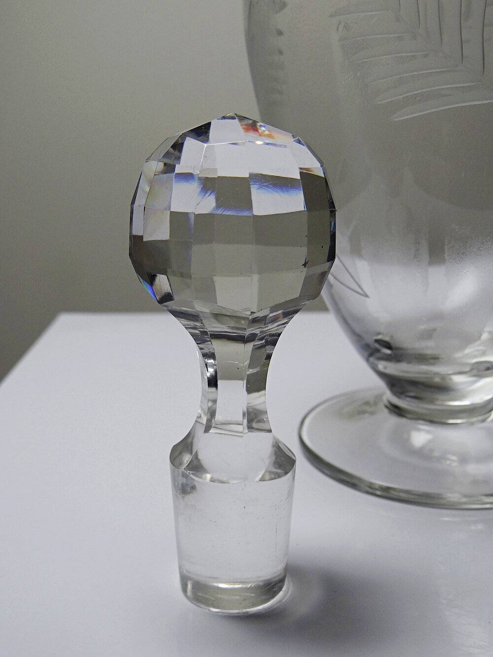 Large antique Belle Époque carafe/ewer from the 1900s-1930s, cut glass