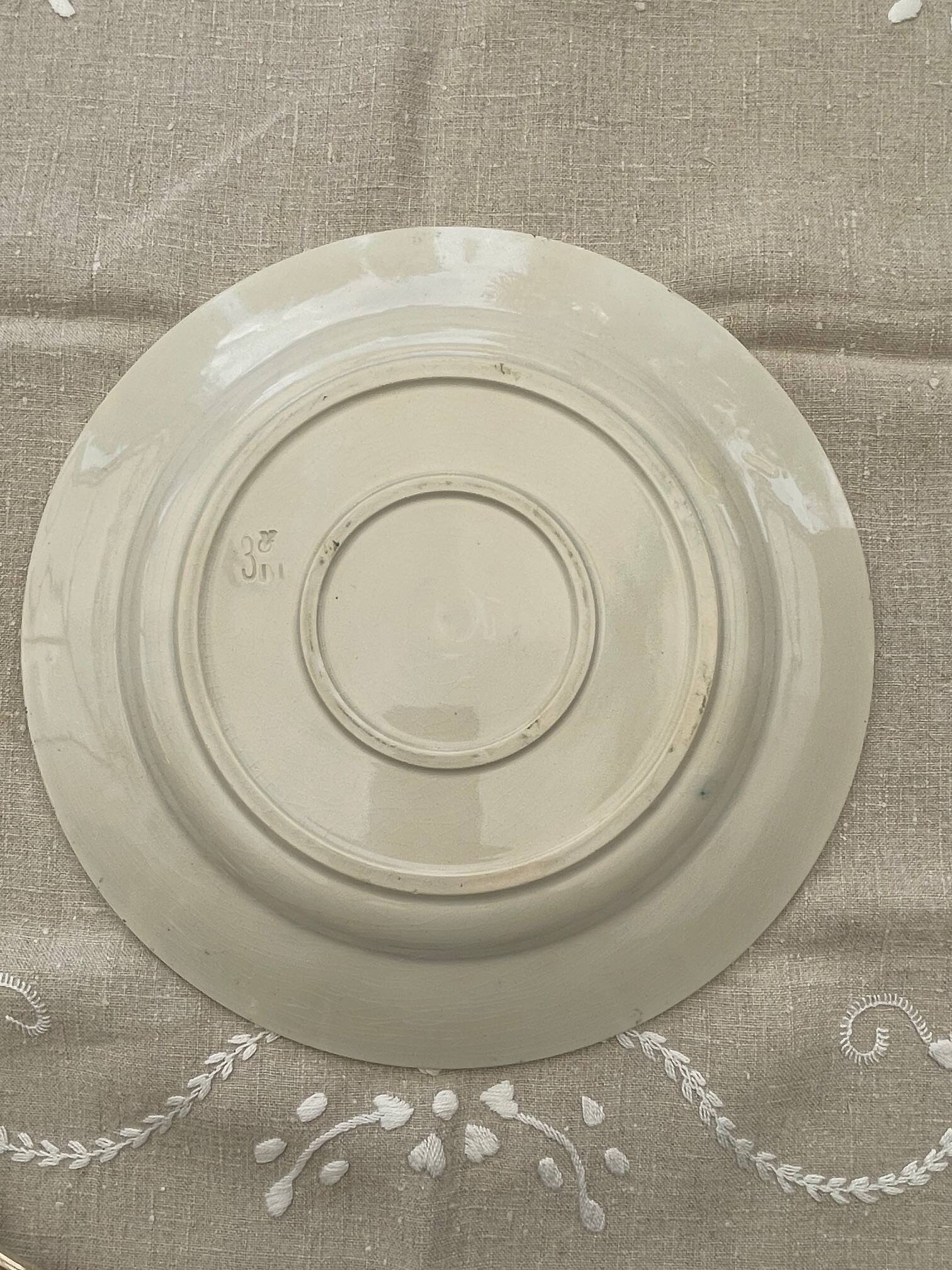 round dish in opaque Gien porcelain, Montigny model