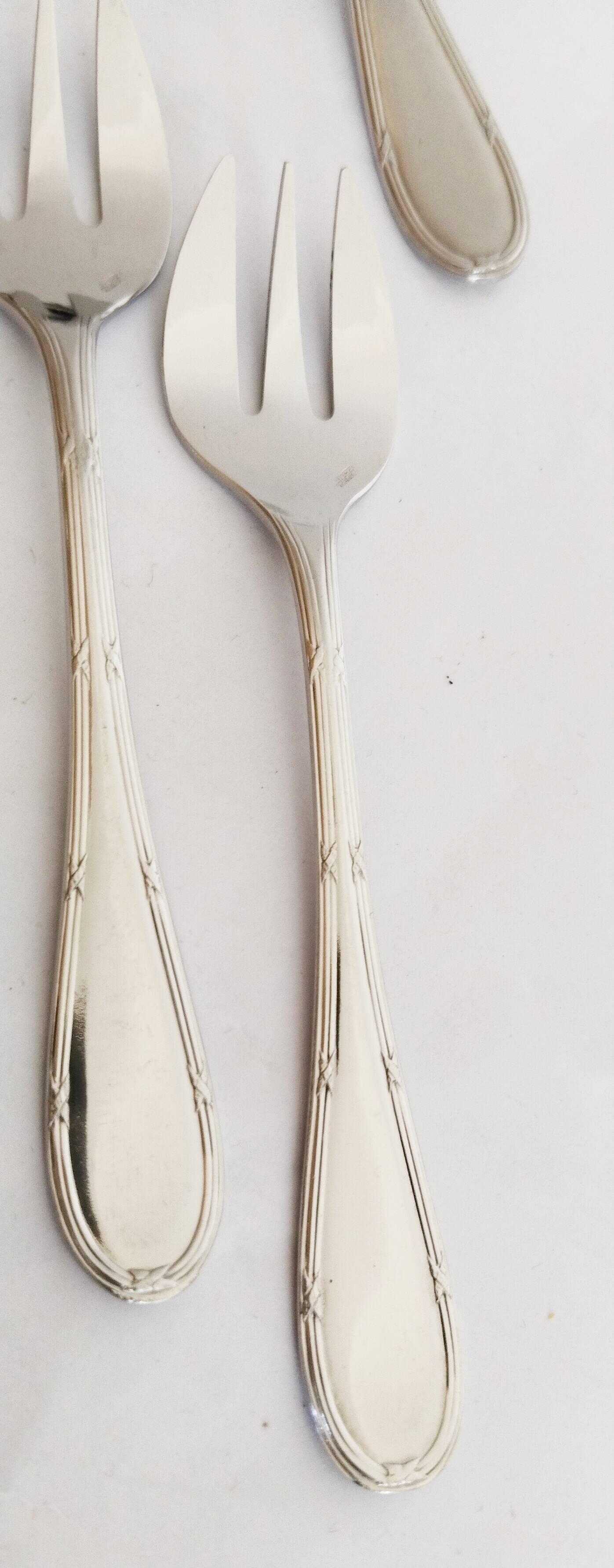 Oyster or dessert forks, ribbons, silver-plated metal