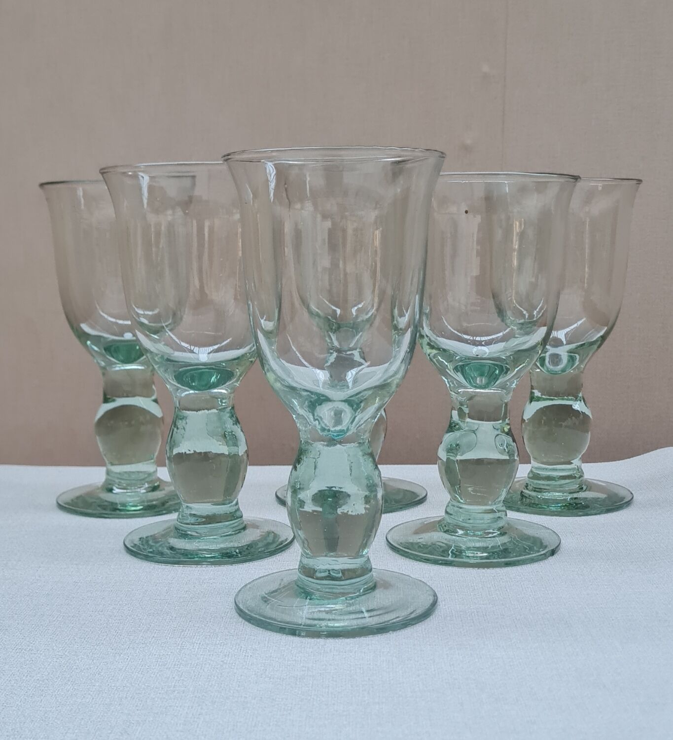 Service of 6 blown glass stemmed glasses