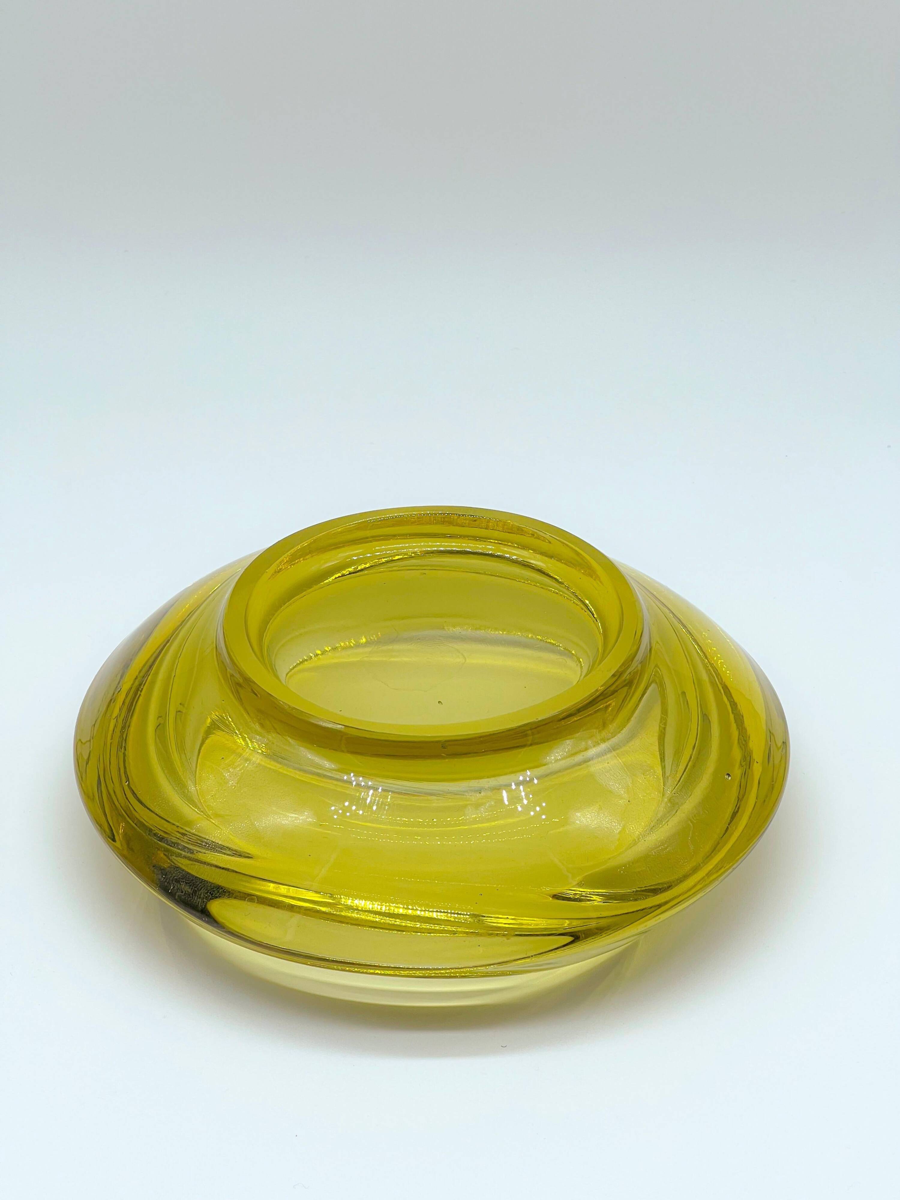 Bright Yellow Murano Sculptural Bowl , perfect to decorate your coffee tables !