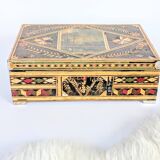 Boîte ancienne artisanale en marqueterie de paille, années 1920