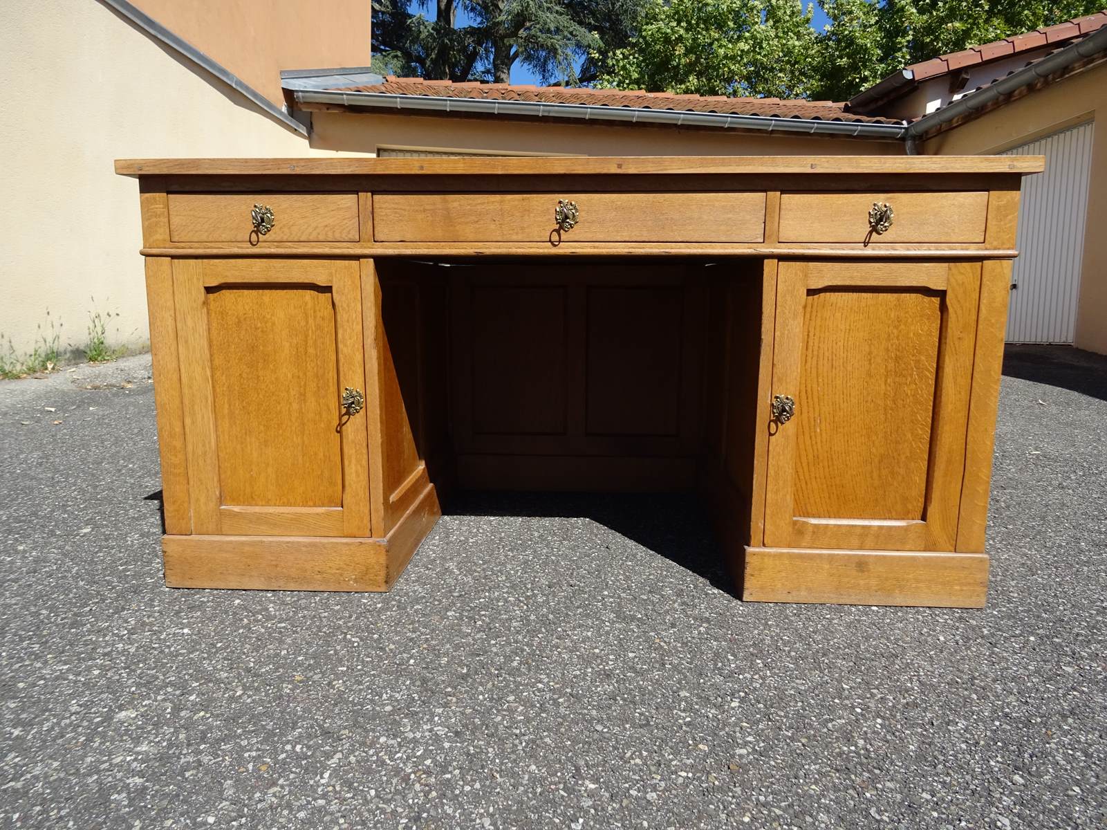 Minister's office with double boxes and tablets 30/40