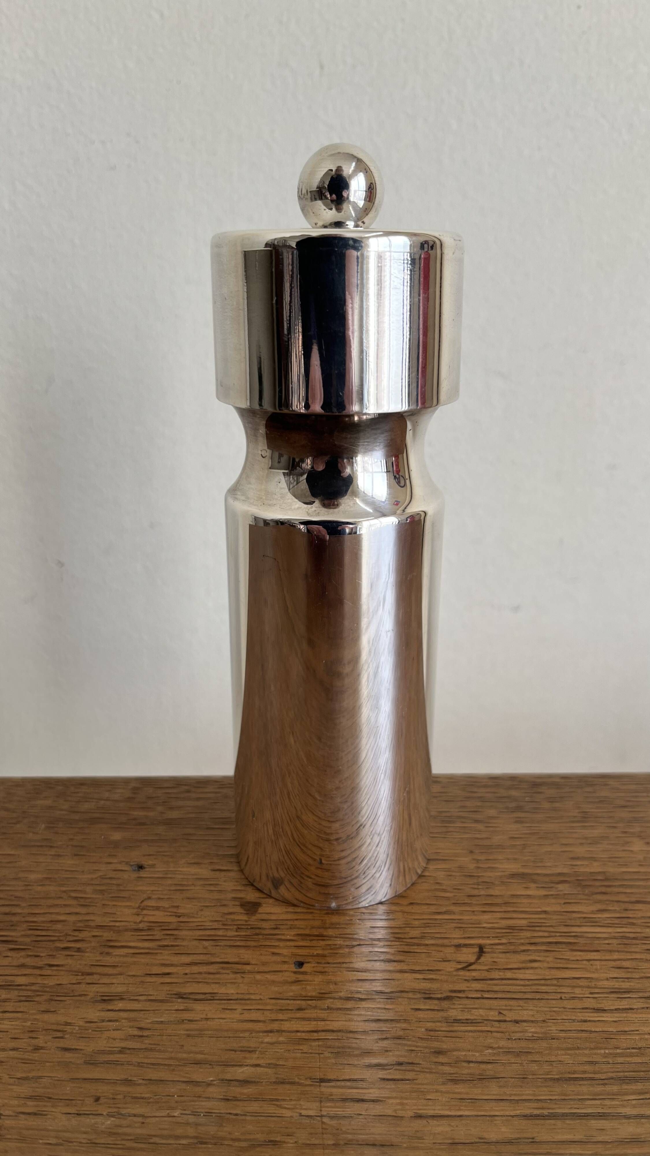 Space Age pepper mill from 1960 in silver-plated metal, 1970.