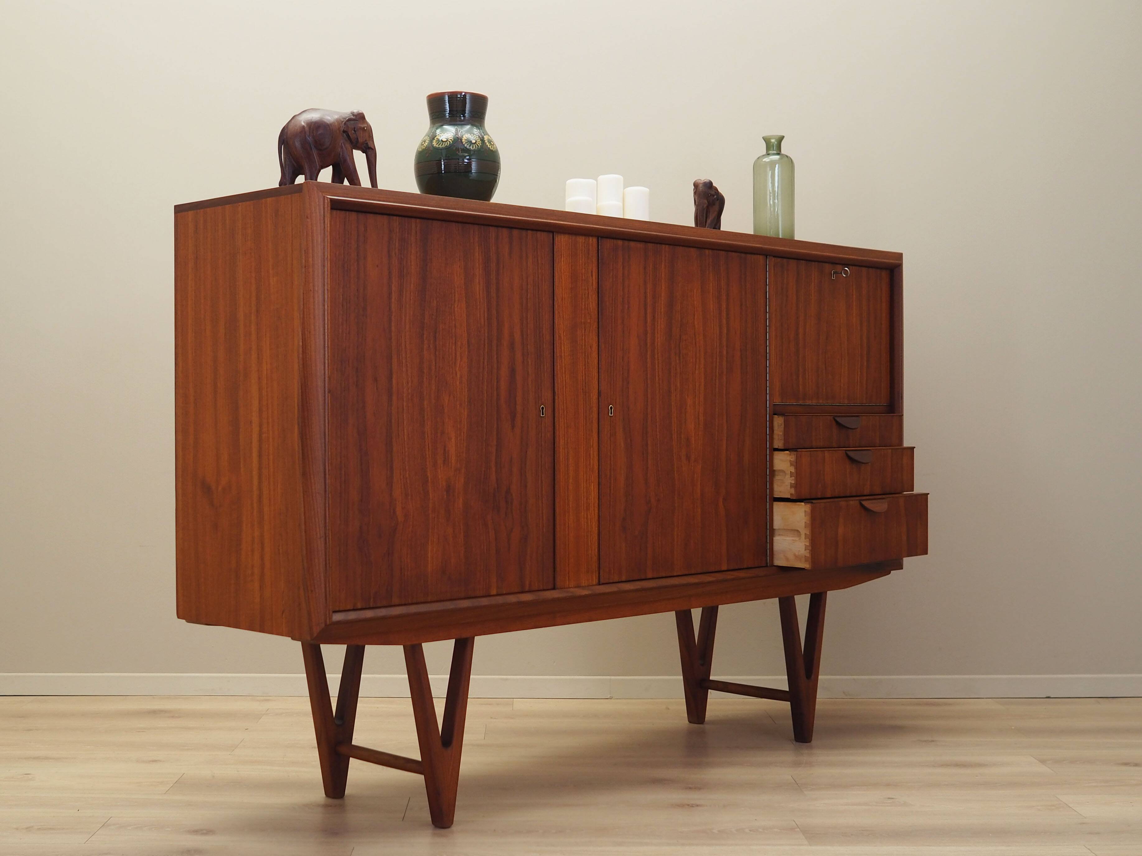 Buffet haut en teck, design danois, années 1960, designer : Kurt Østervig