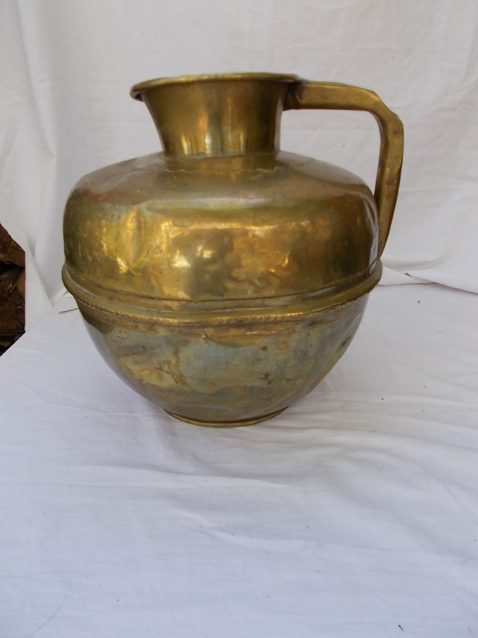 Brass pot