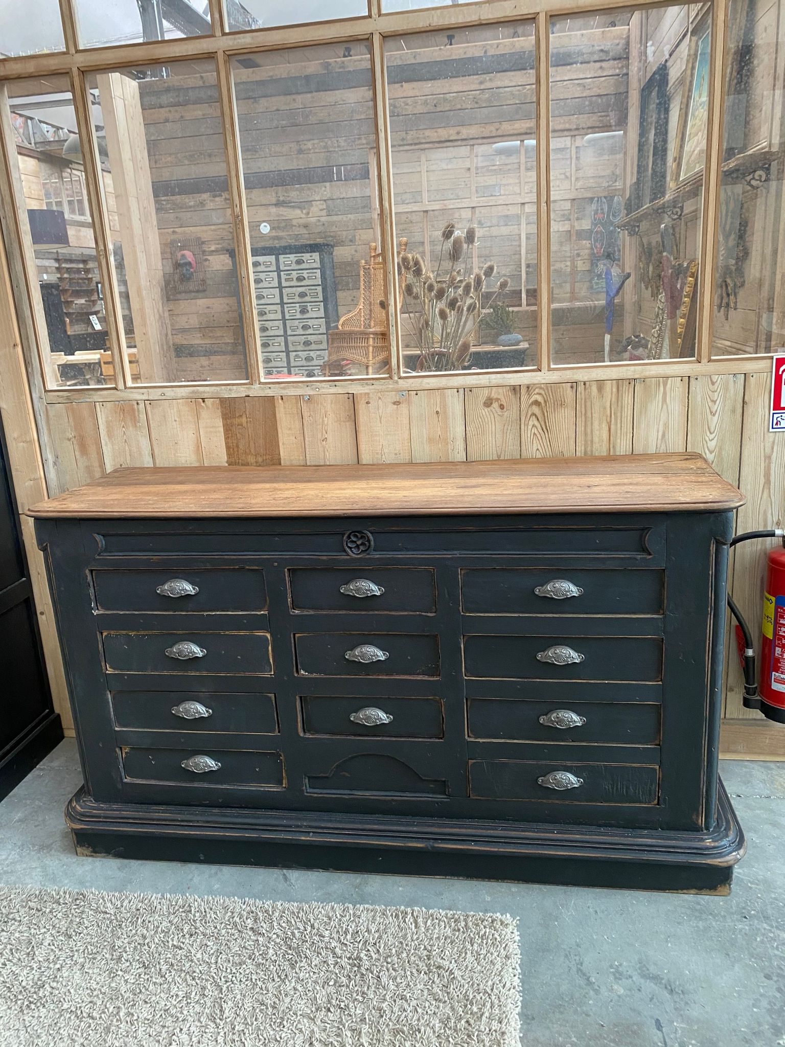 Craft furniture in oak at the end of the 19th century