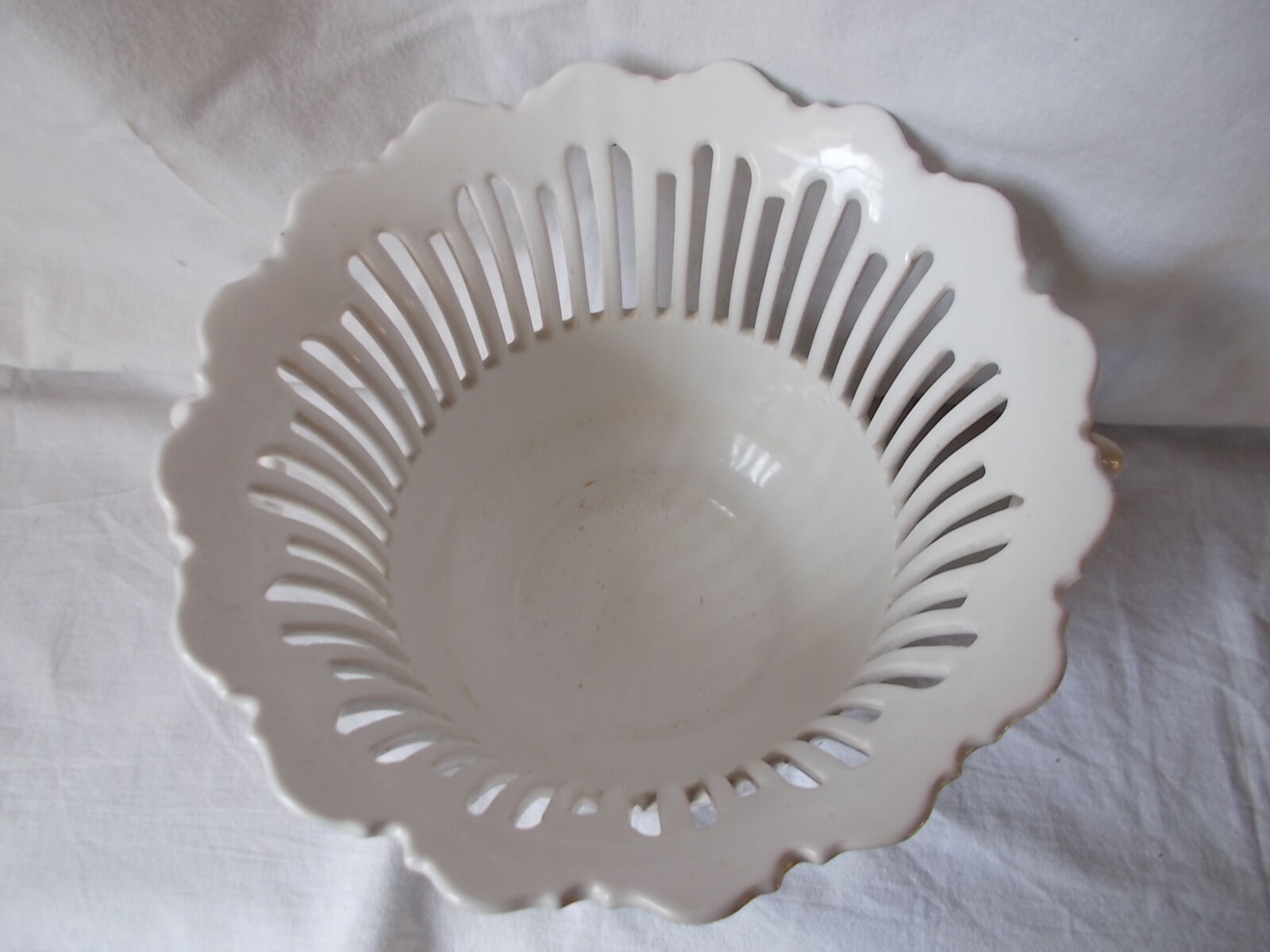 Lattice ceramic cache-pot