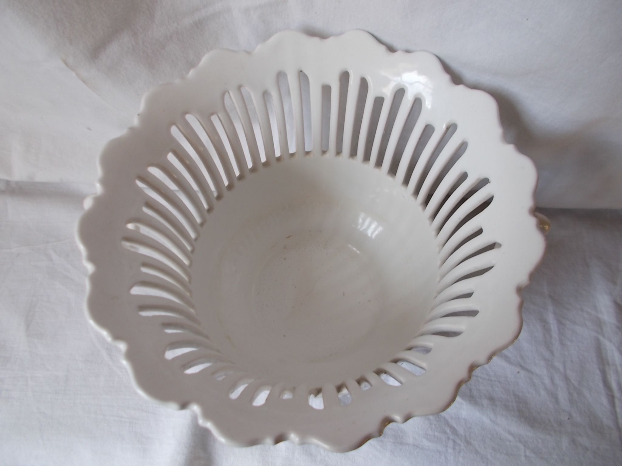 Lattice ceramic cache-pot