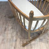 Crib in pearl wood crib