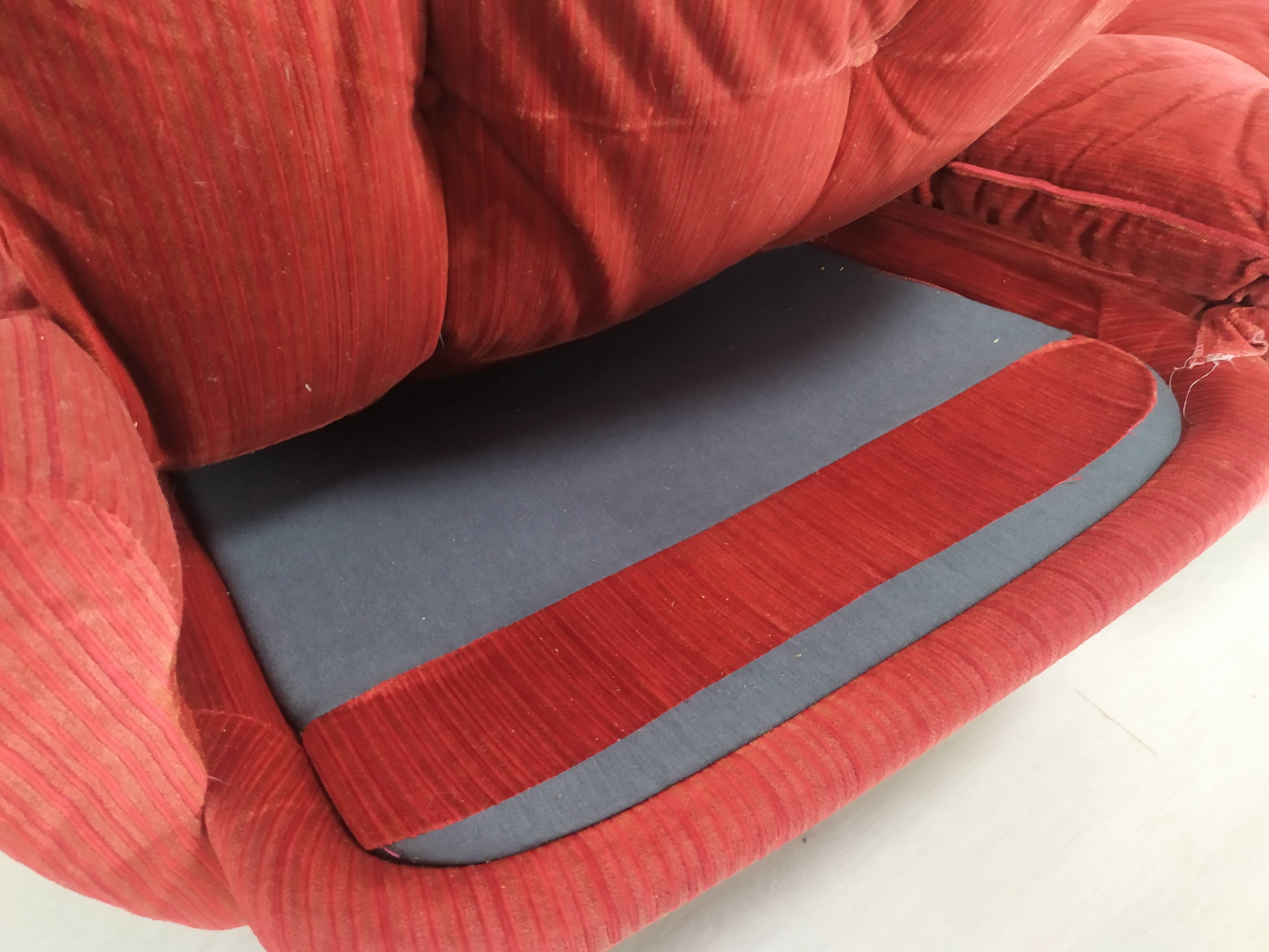 Airborne Cadestin Red Velvet Lounge