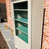 Old Walk-in Showcase with 4 boards