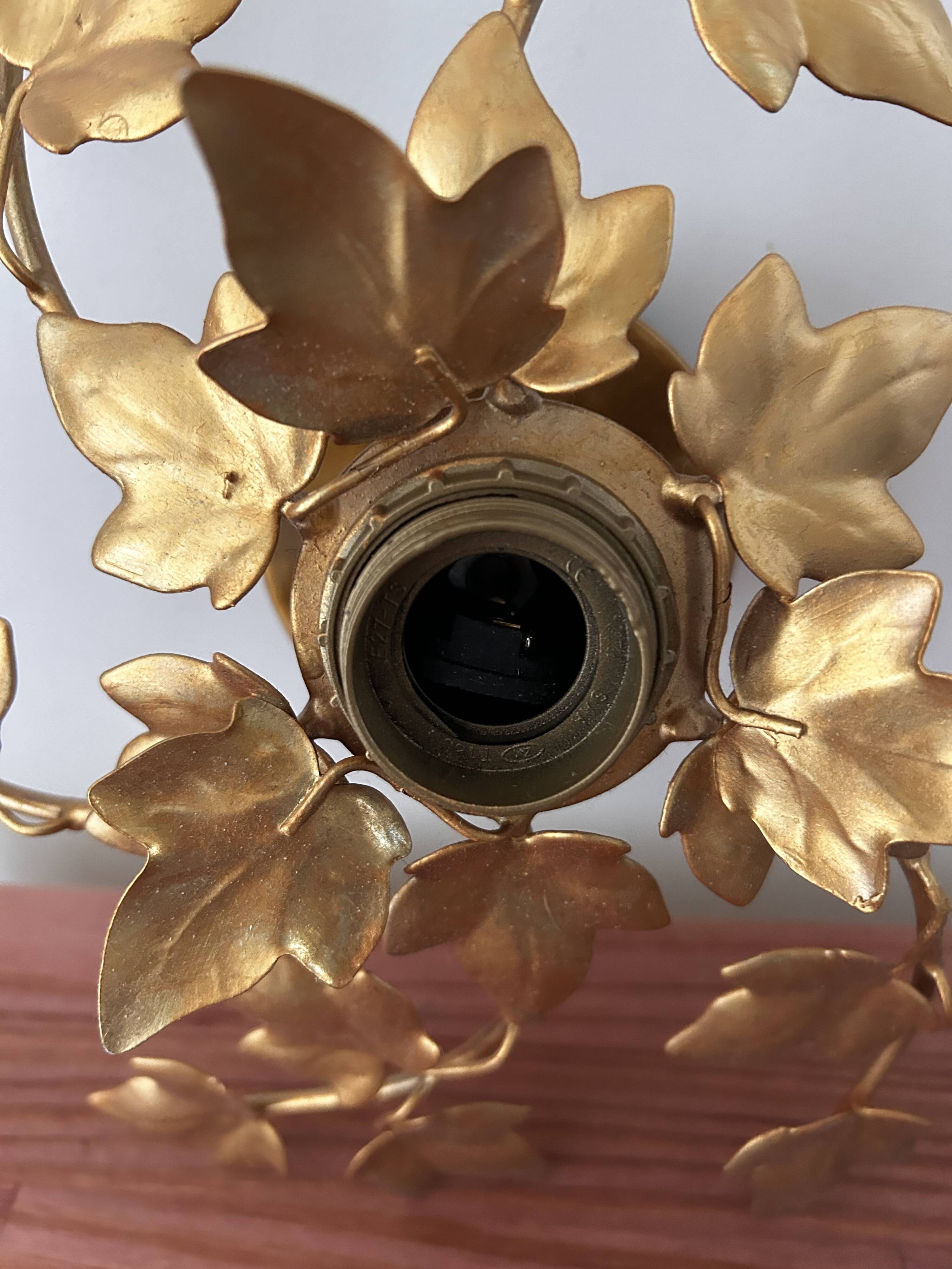 Wall light flower leaves in gold metal