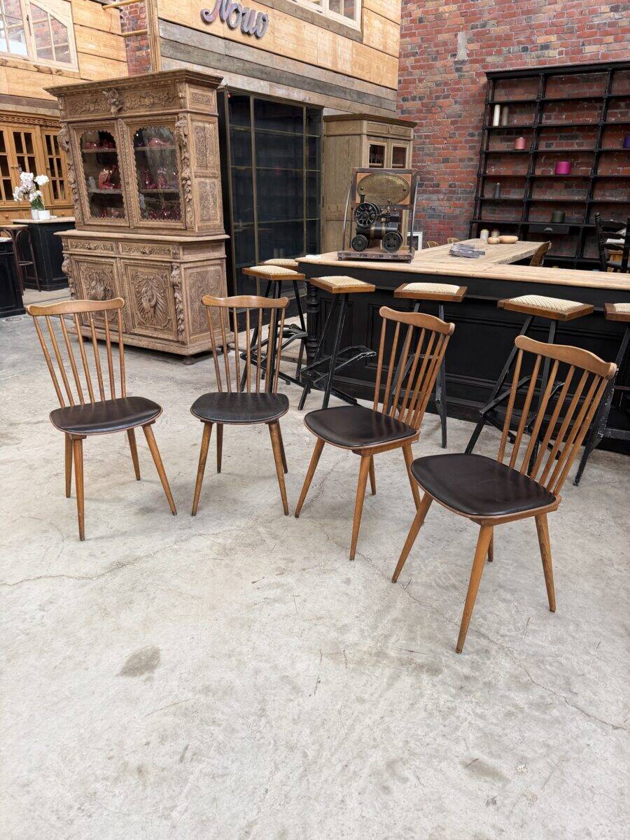 Suite de 4 chaises « Baumann » pour Henri Julien