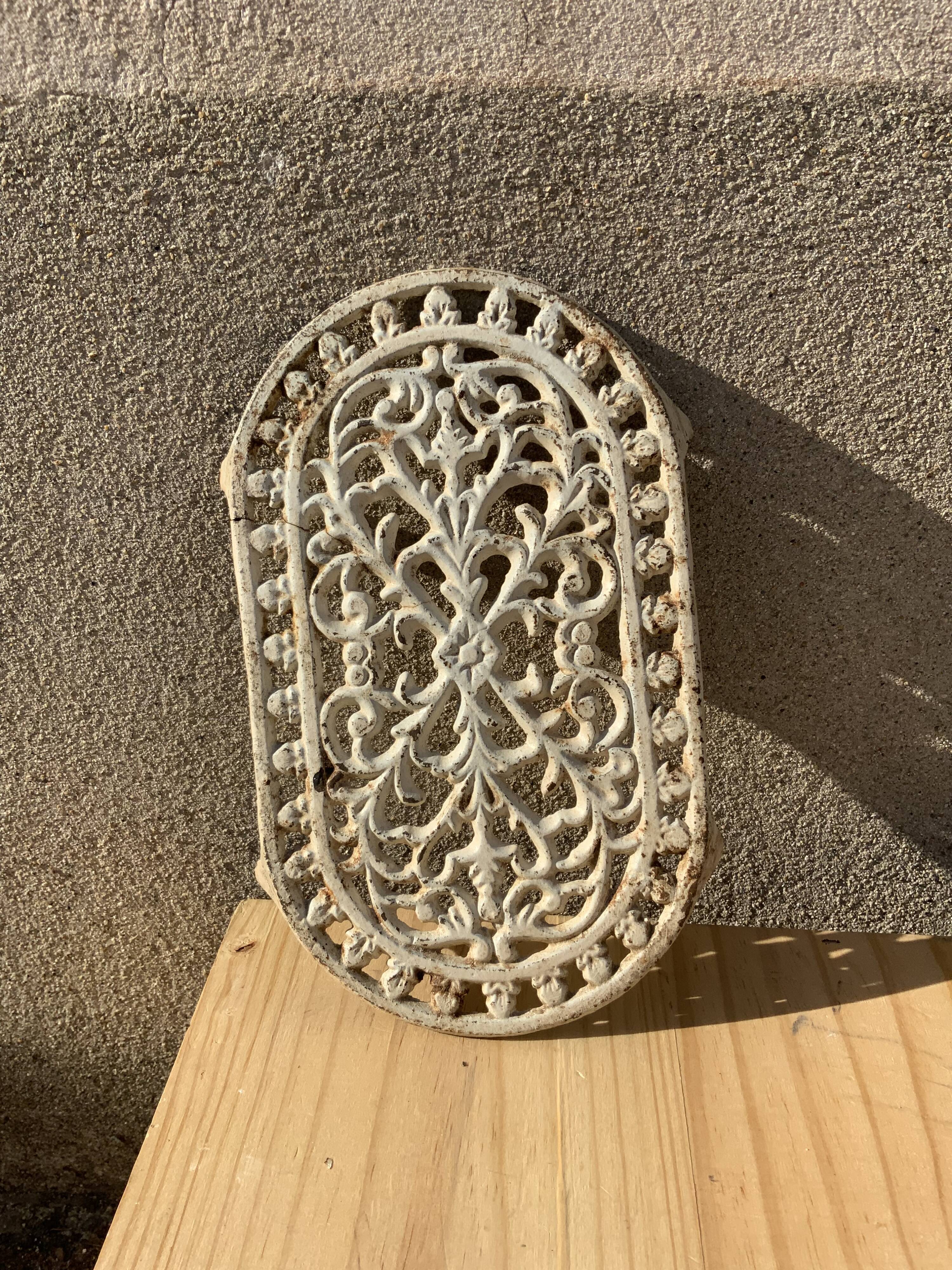 Old oval enamelled cast iron trifle soap holder