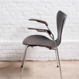 Fauteuil Arne Jacobsen modèle 3207