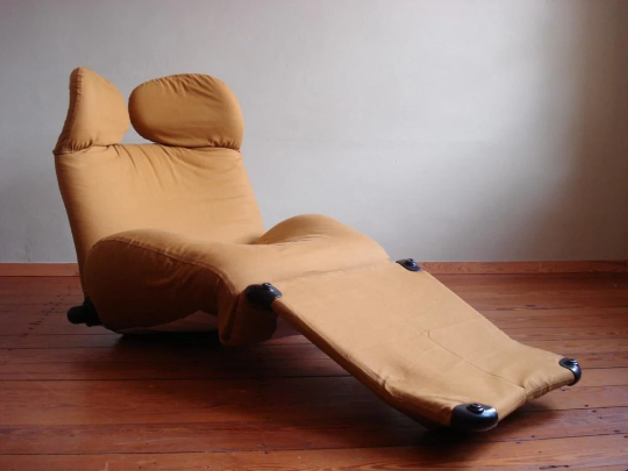 Wink armchair, Model 111 by Tashiyuki Kita for Cassina, 1980s