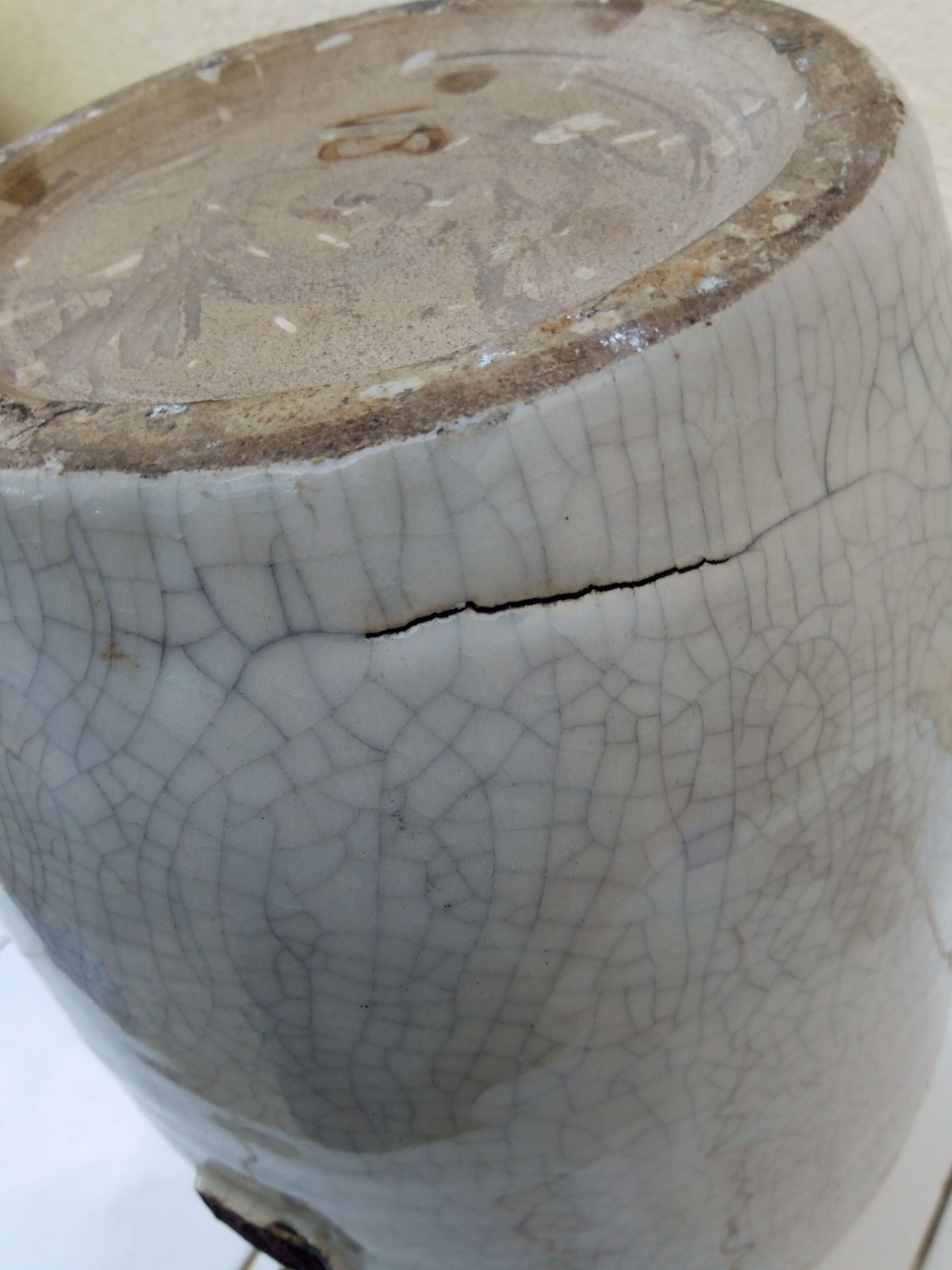 Ancient and large Asian vase, glazed ceramics.