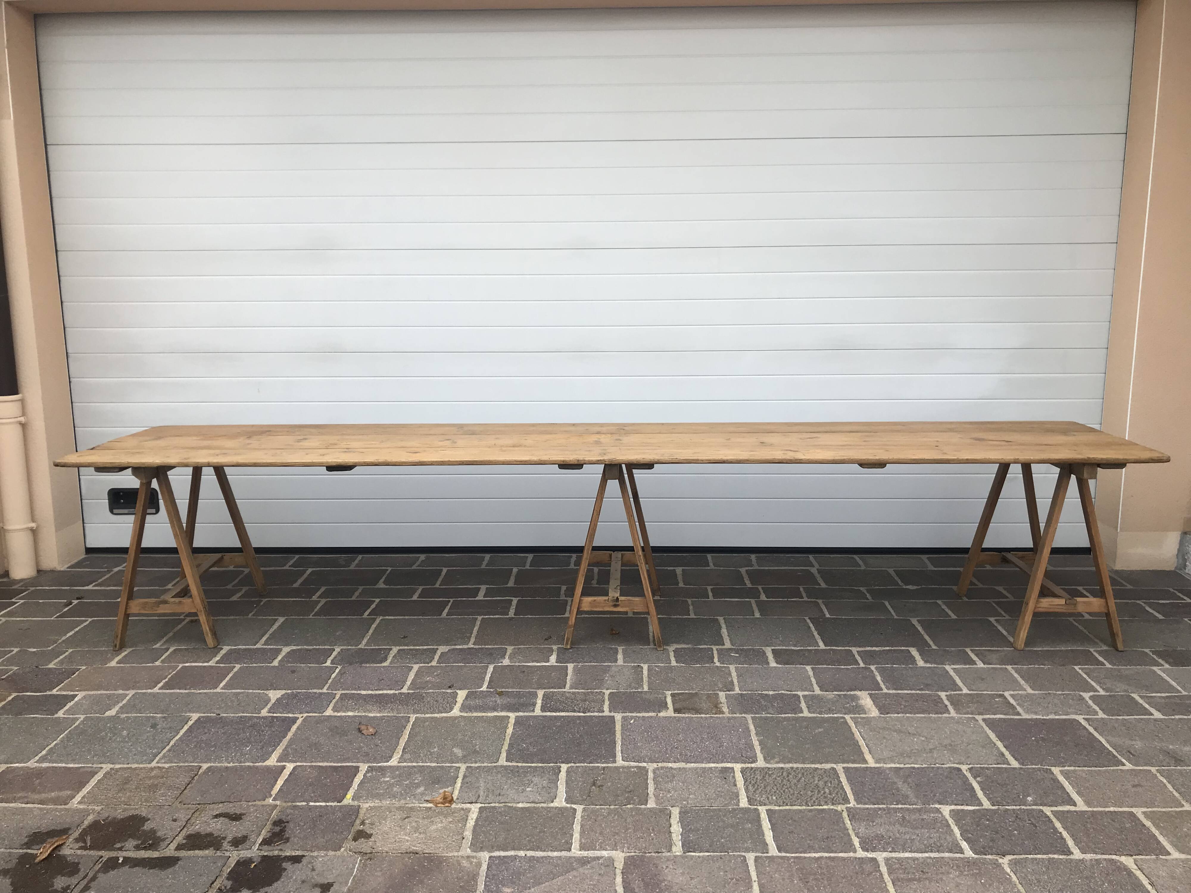 Winegrower's farm table