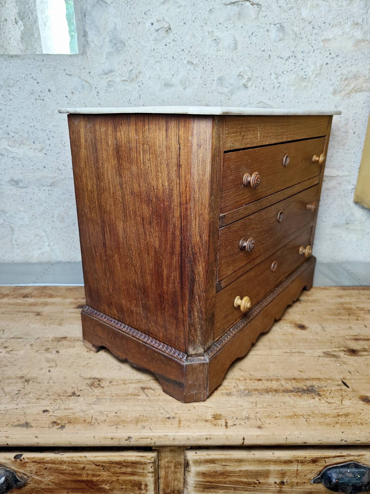 Small miniature table chest in oak and marble.