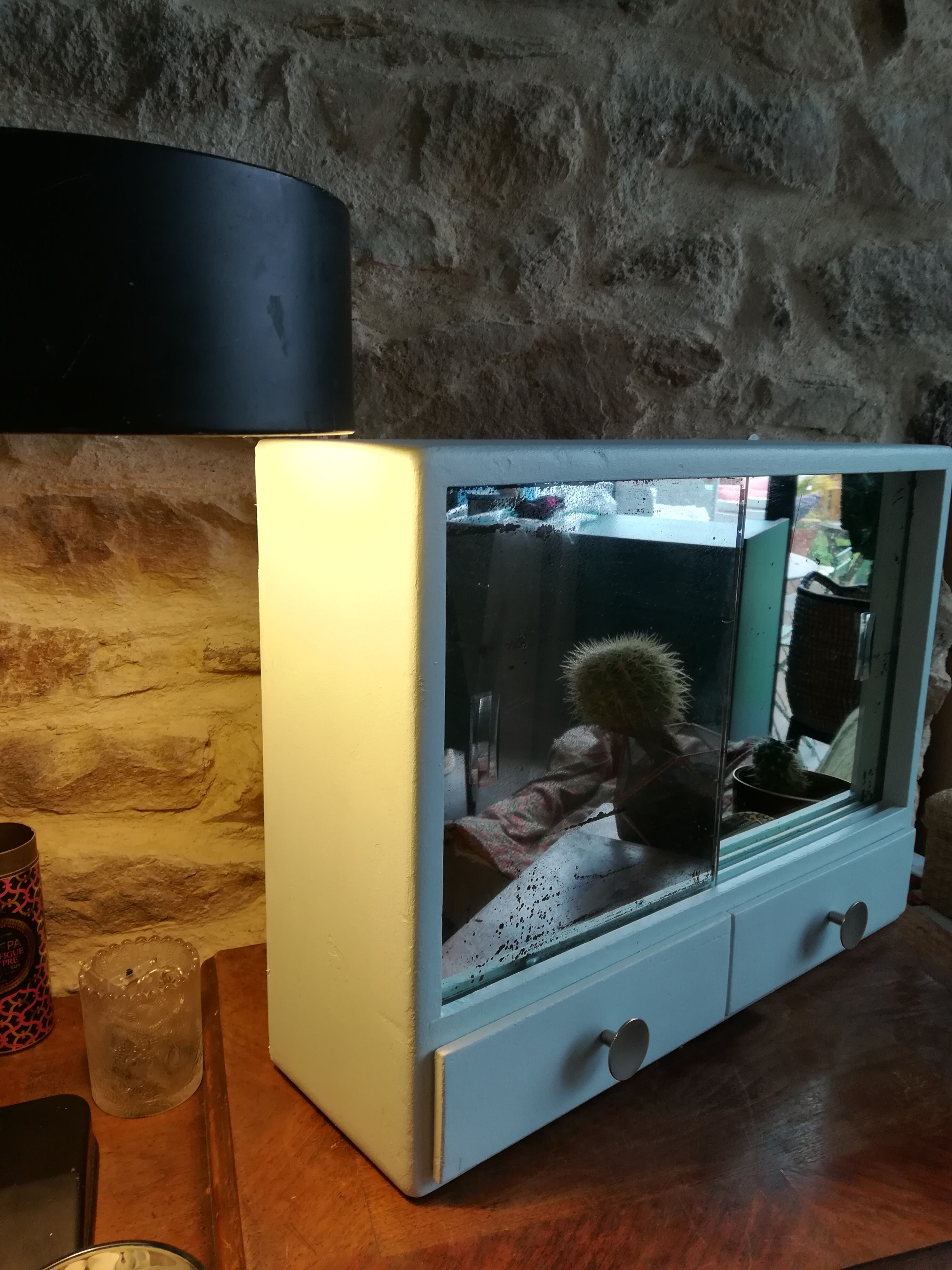 Armoire à pharmacie relookée