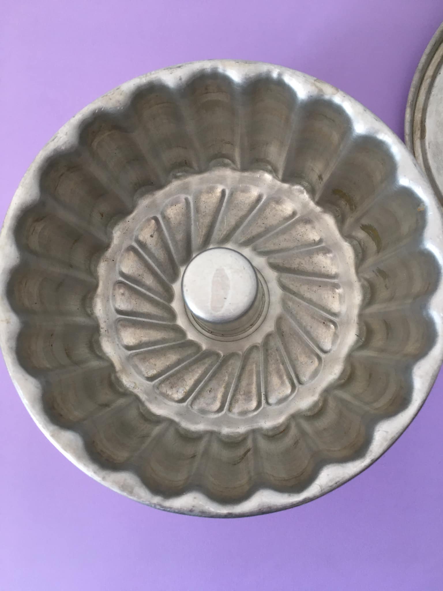 Aluminum pastry mold with pudding, flan... with lid to retain heat