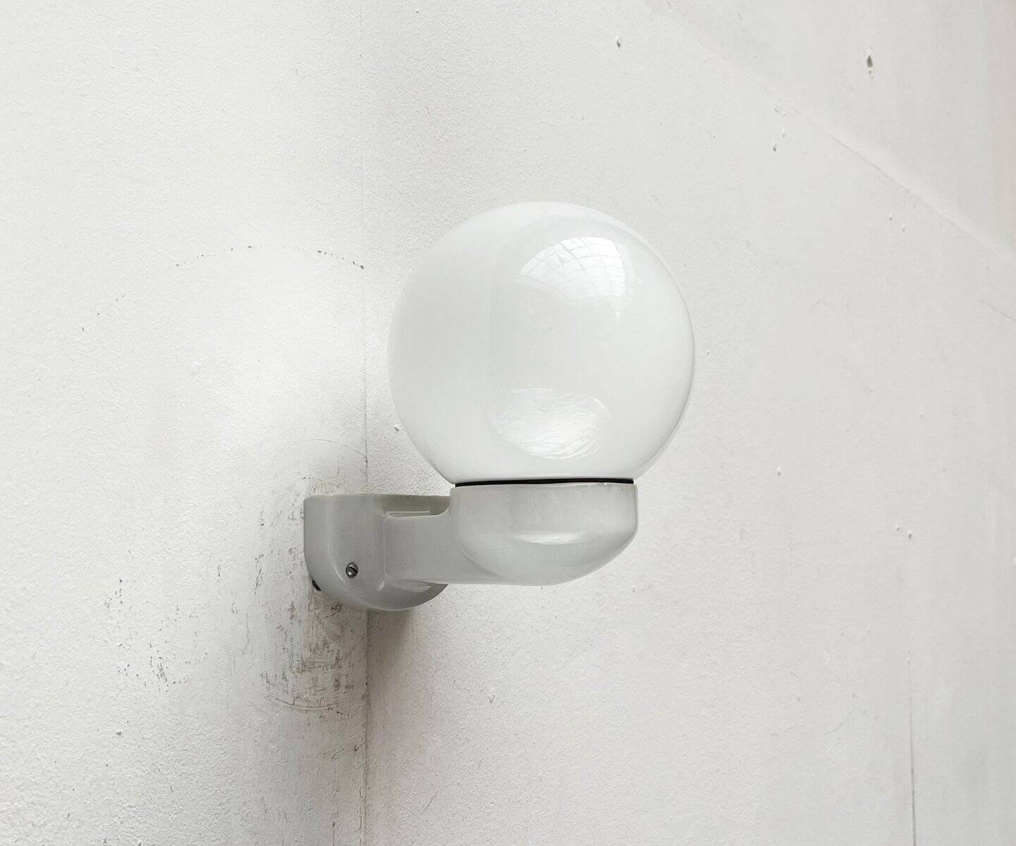 German wall lamp in ceramic and glass from the mid-century, Siemens, 1950s.