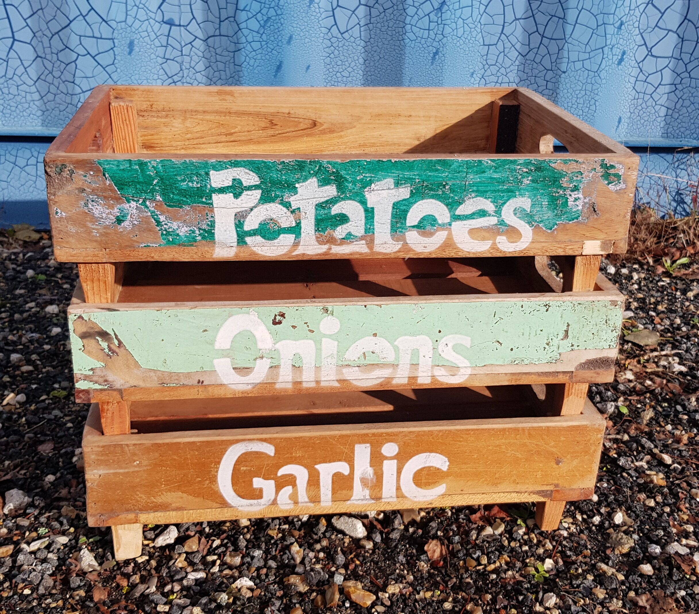 Set of 3 stackable vegetable trays