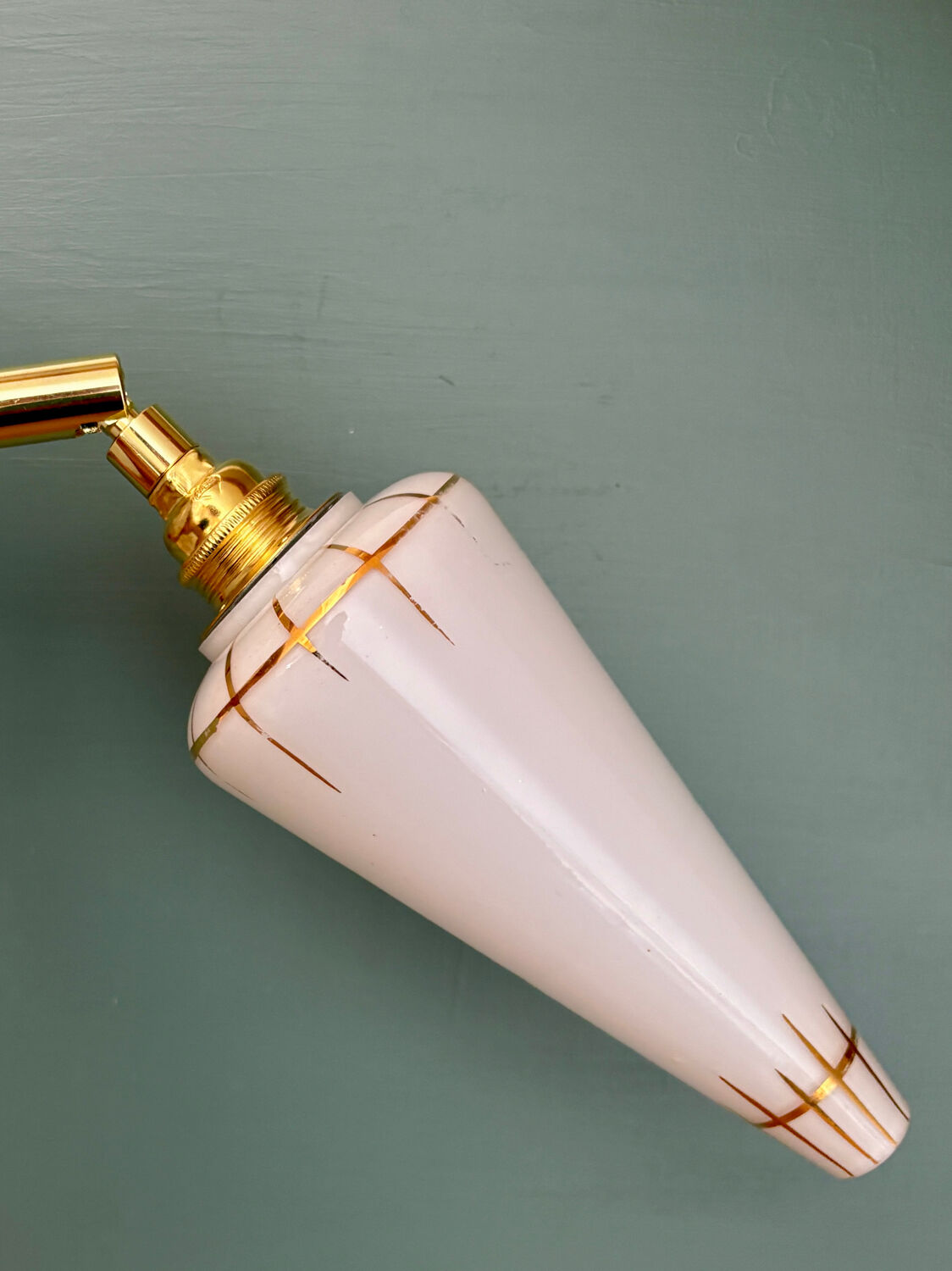 Vintage tulip wall lamp in white opaline with gold trim