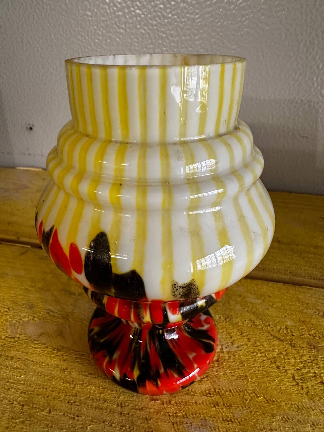 Small 1970s Murano Glass Vase in the style of Carlo Moretti. H15.