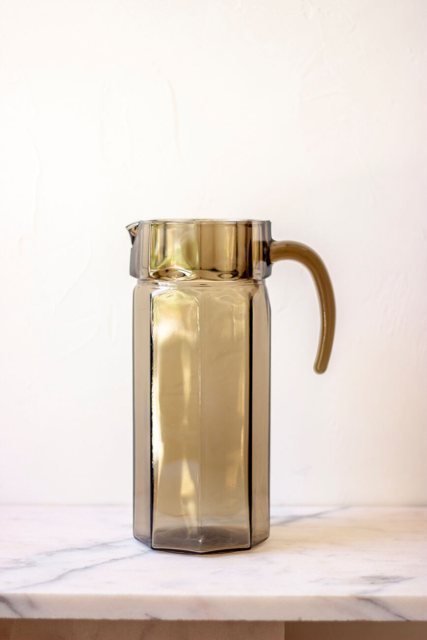 Pichet octogonal en verre fumé