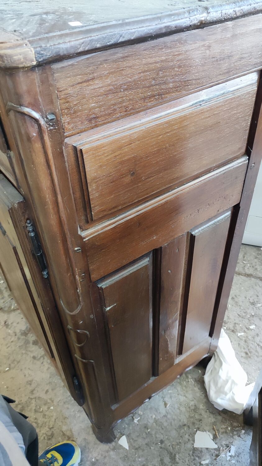 Sideboard with 2 doors and 2 drawers in walnut, 18th