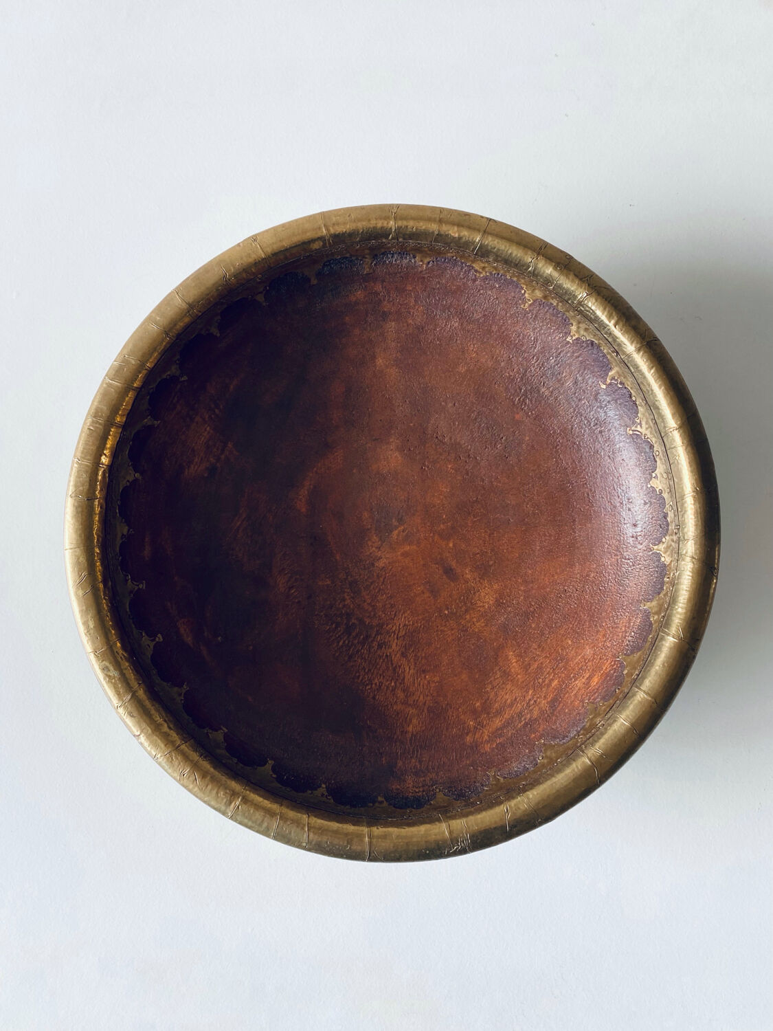 Grand saladier en bois et laiton