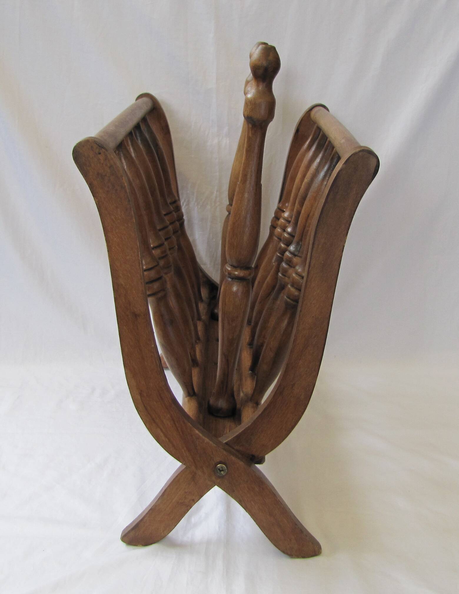 vintage wooden magazine rack n°2