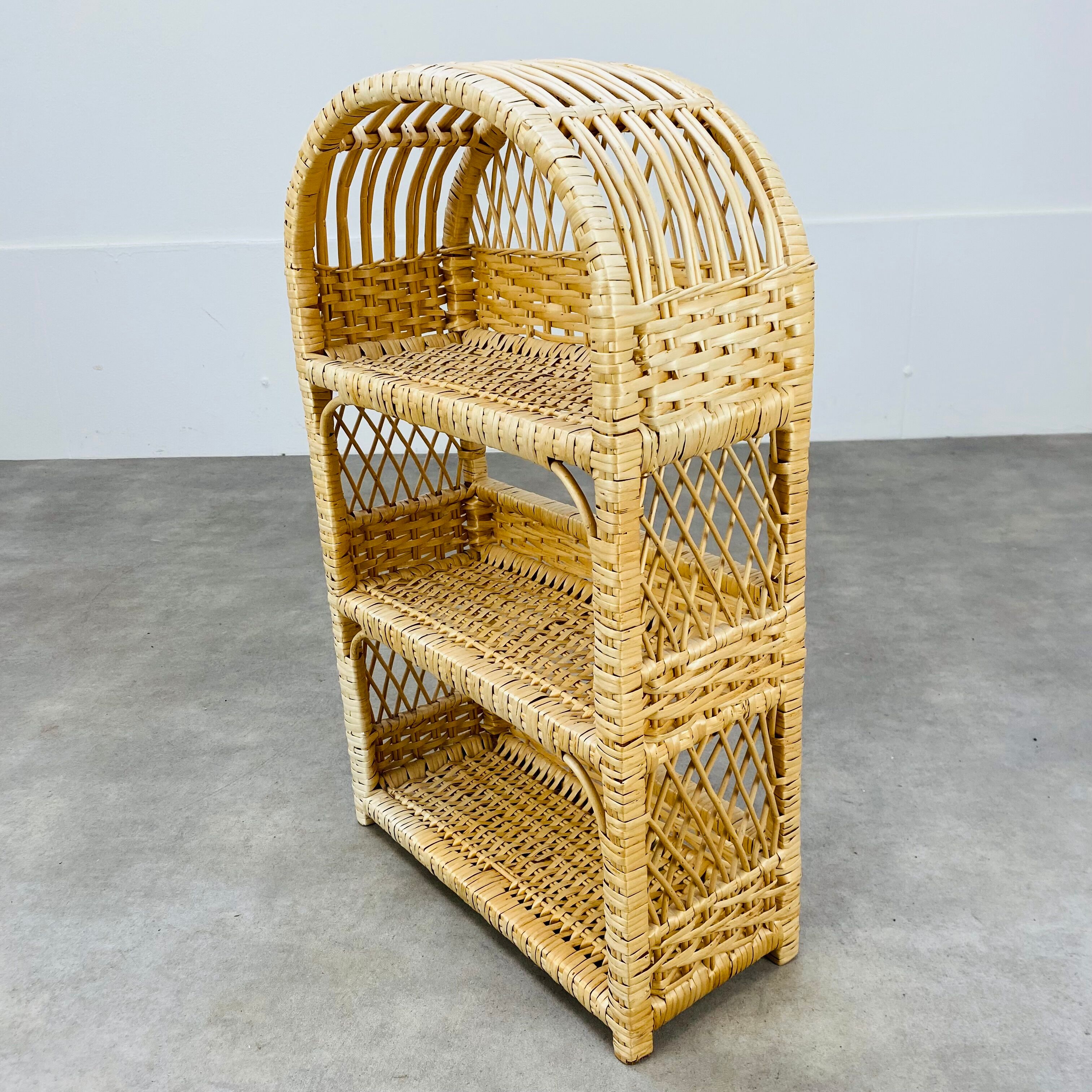 Rounded rattan shelf 60s