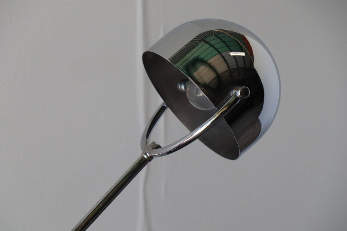 Solere Paris desk lamp with chrome metal pendulum, 1980s