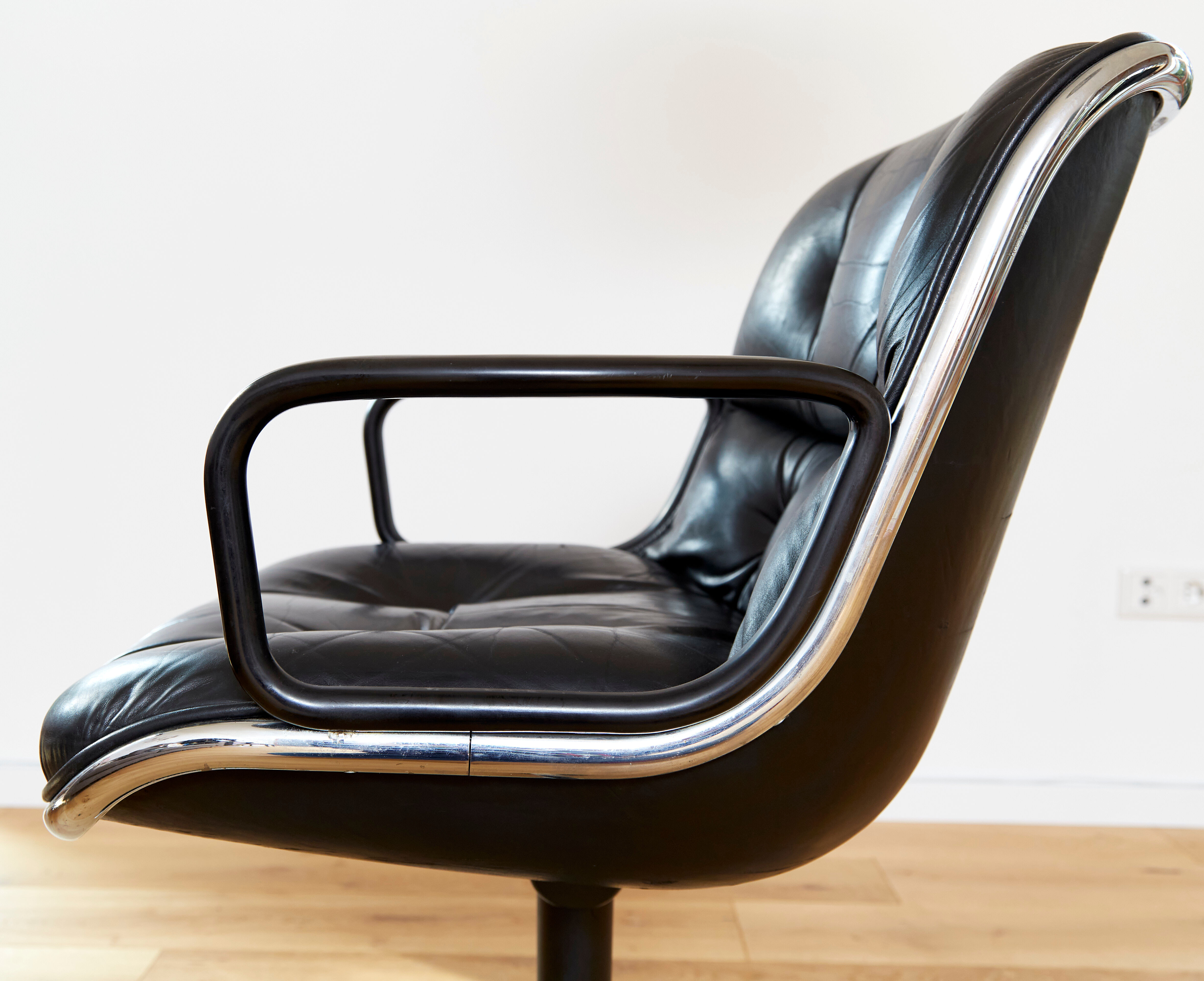 Charles Pollock Executive Chair for Knoll International