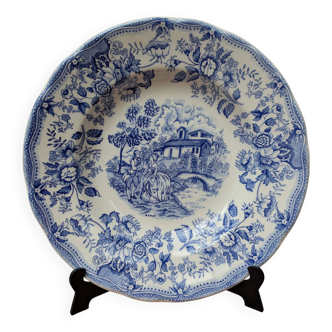 Ancienne assiette creuse motif floral bleu avec scène galante