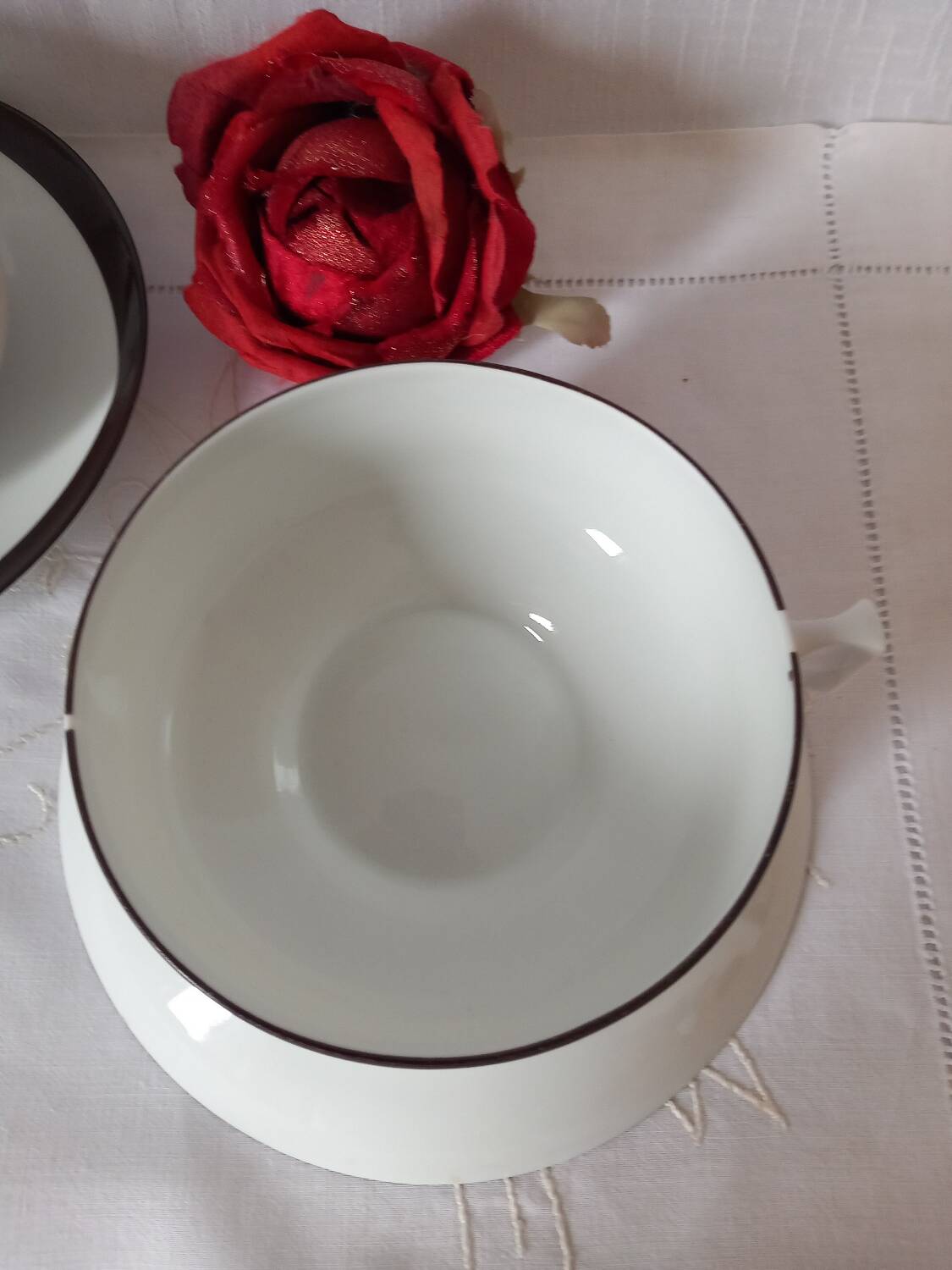 Lunch duo cups and saucers in Limoges porcelain by Lafarge.