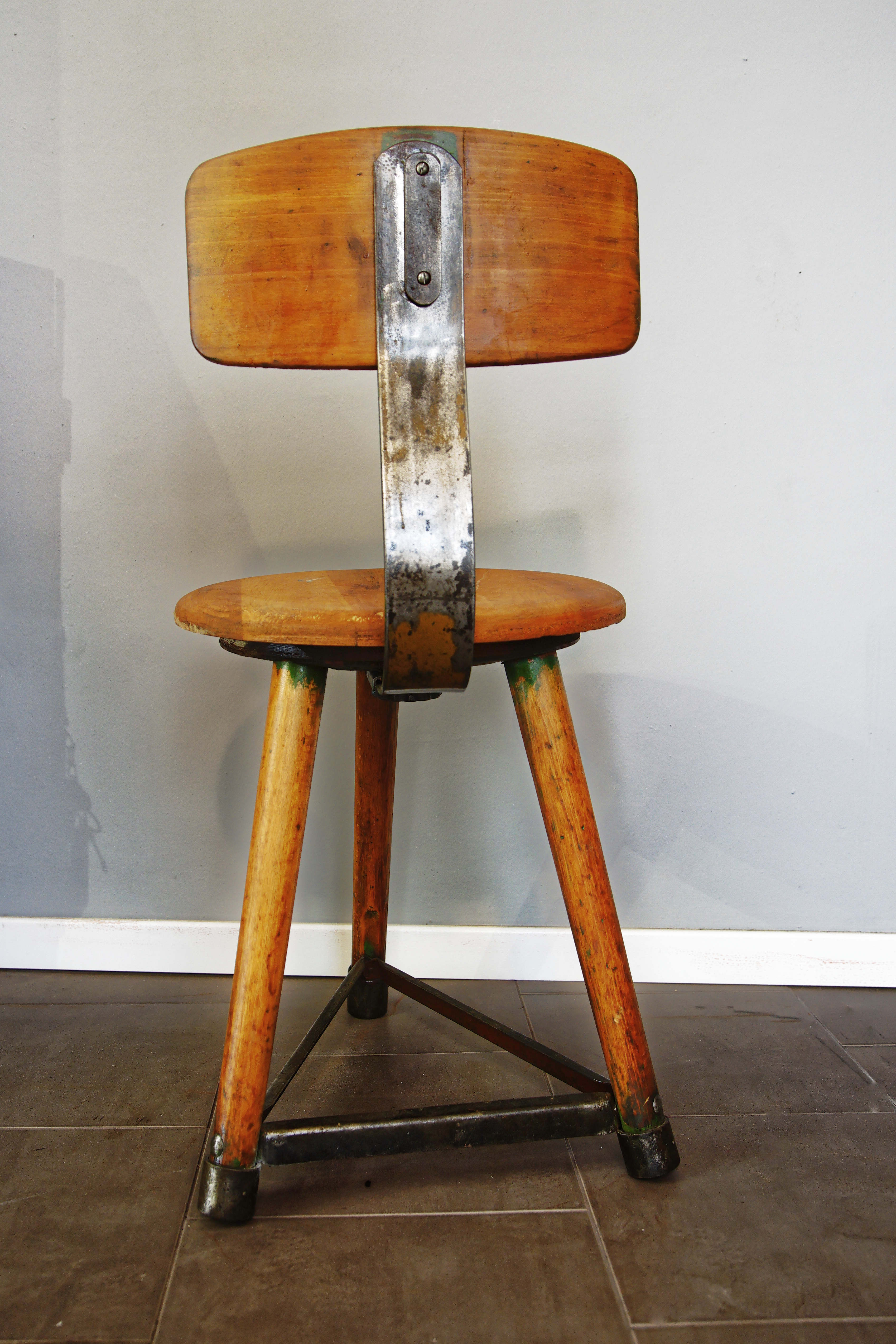 Workshop chair Ama elastic round with backrest (413)