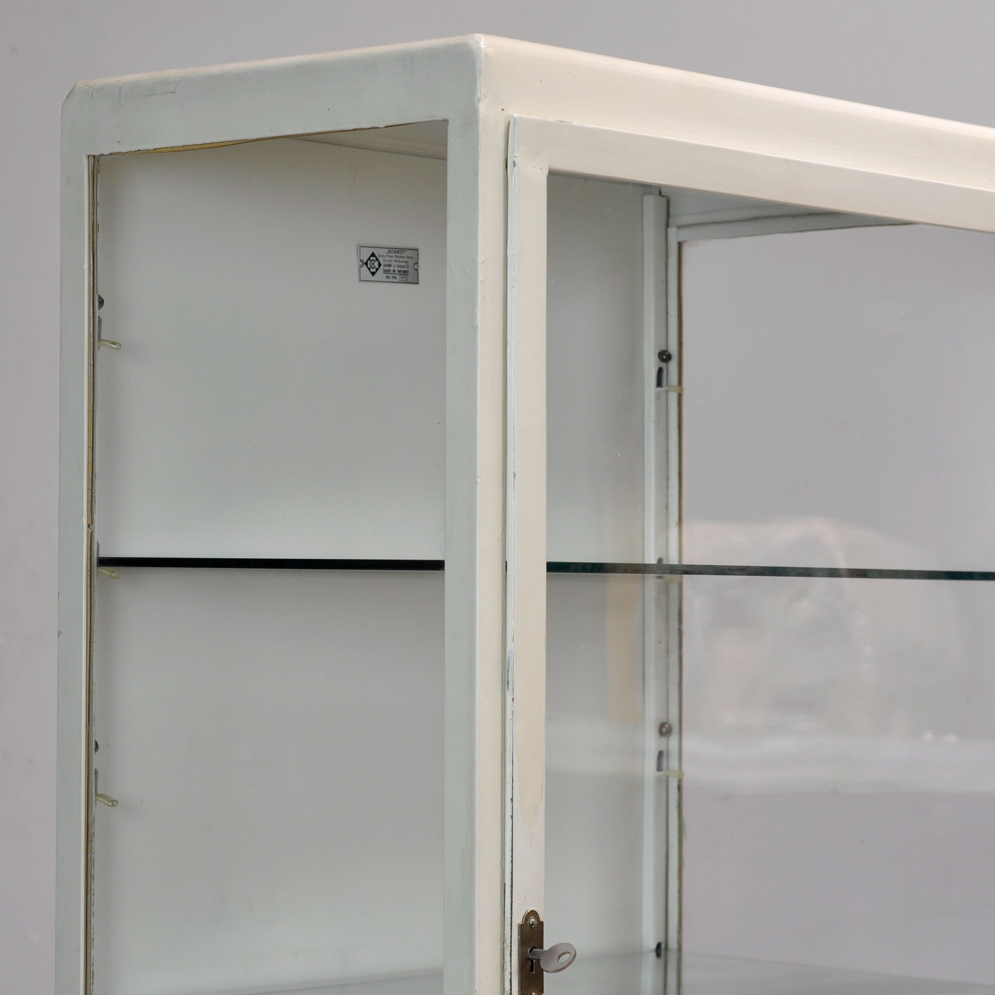Cabinet médical vintage, années 1970