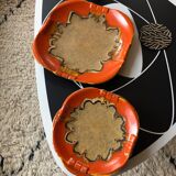 Dish and 4 plates in glazed stoneware orange color and pattern