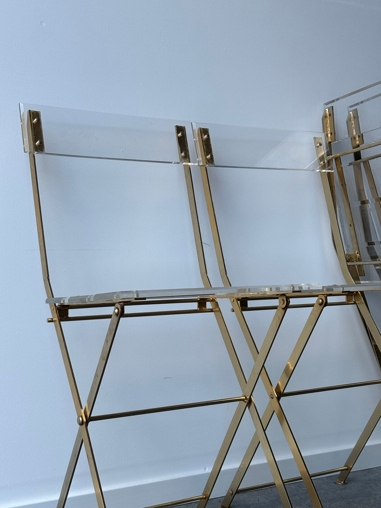 4 chaises pliantes « les invisibles » pour Marais international 1970