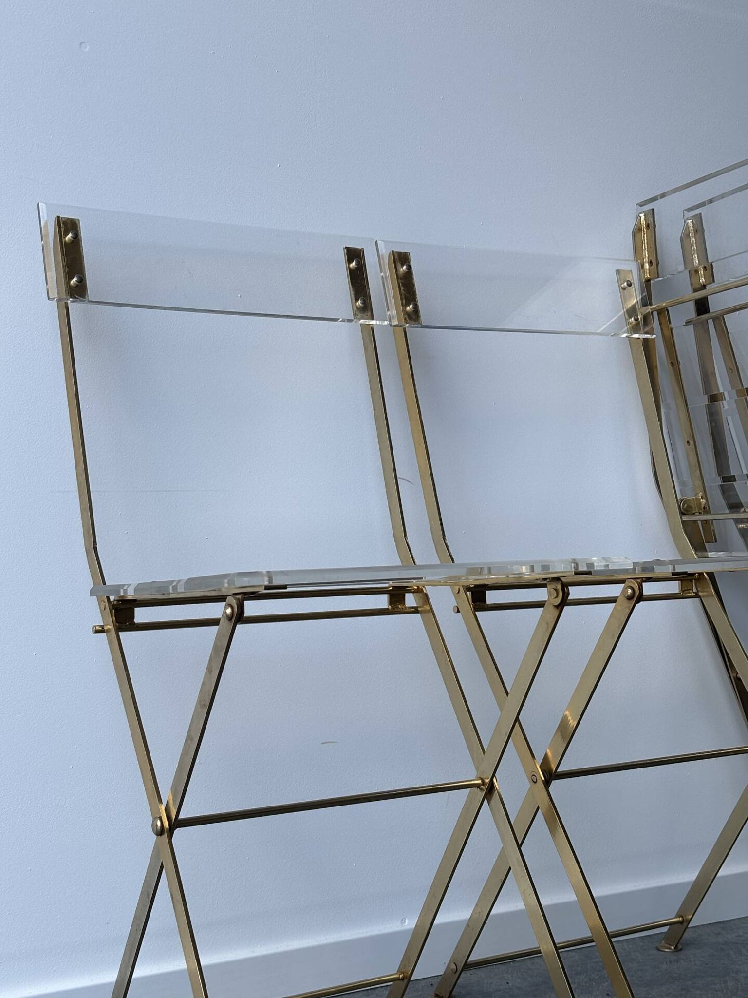 4 chaises pliantes « les invisibles » pour Marais international 1970