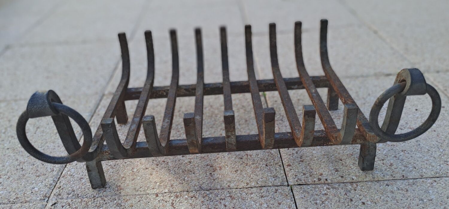 Cast iron log holder