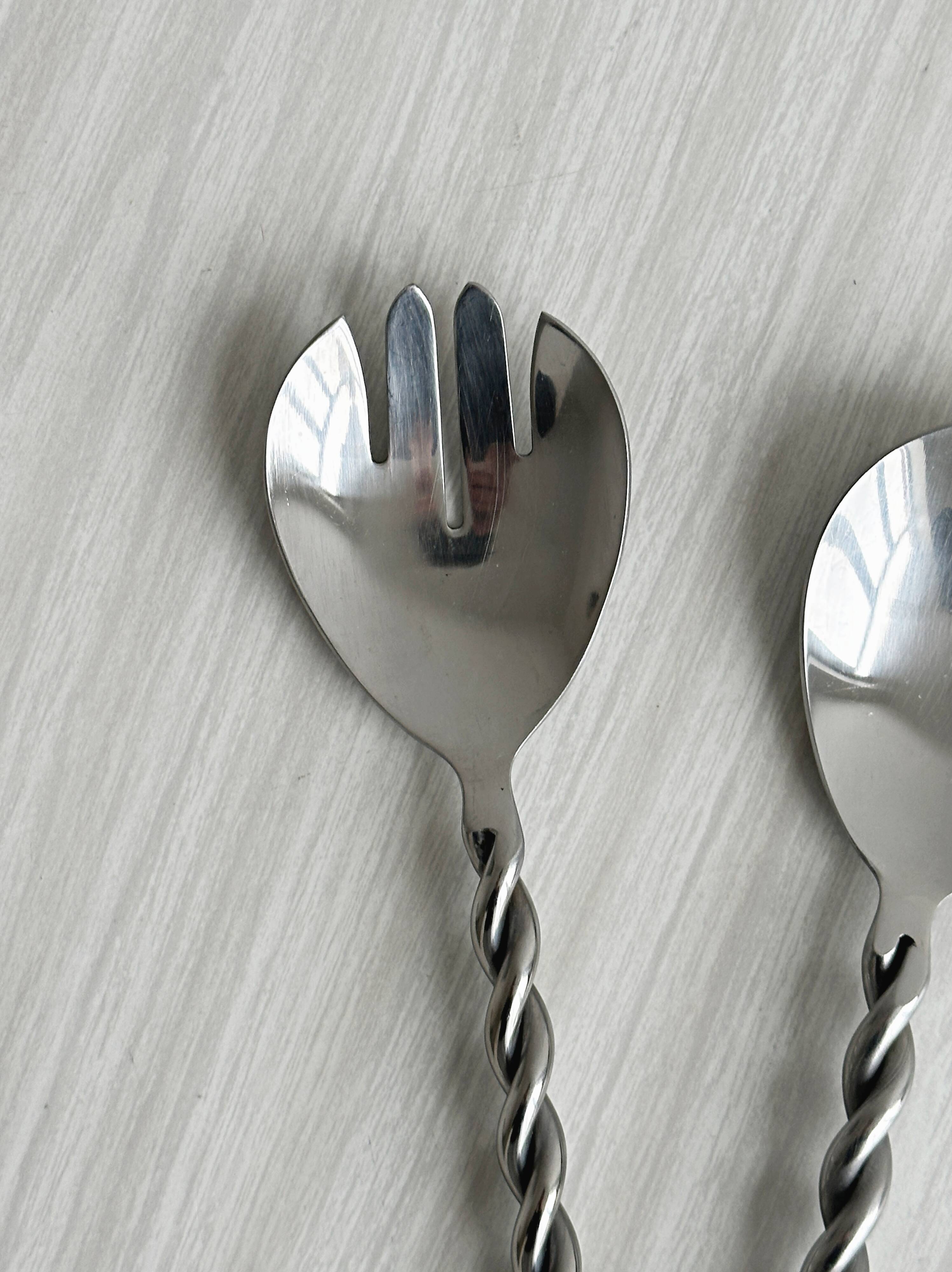 Twisted metal salad servers